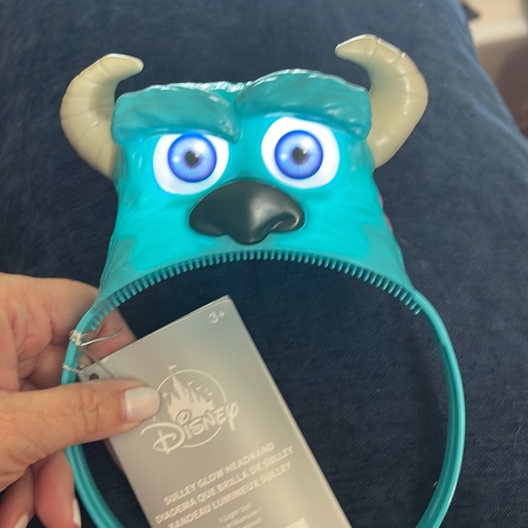Disney Pixar Monsters Inc Light Up
Sulley Ears Headband NWT - Picture 2 of 2